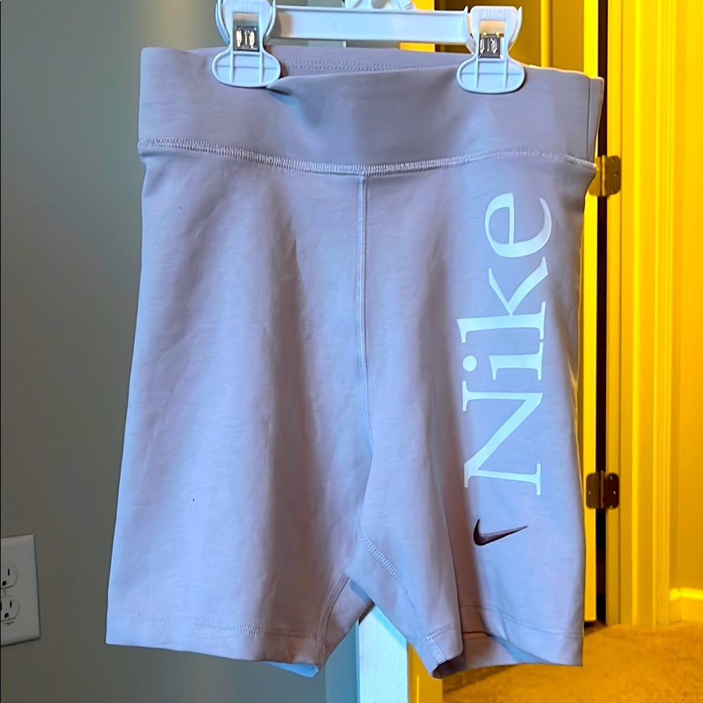 Nike women’s 6” light purple classic high waisted graphic bikershorts NWT sizeXS